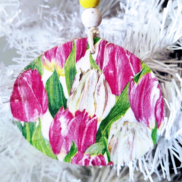 HAND CRAFTED SPRING/EASTER FLORAL TULIPS BEADED WOOD ORNAMENT/TIERED TRAY DECOR - Picture 2 of 4